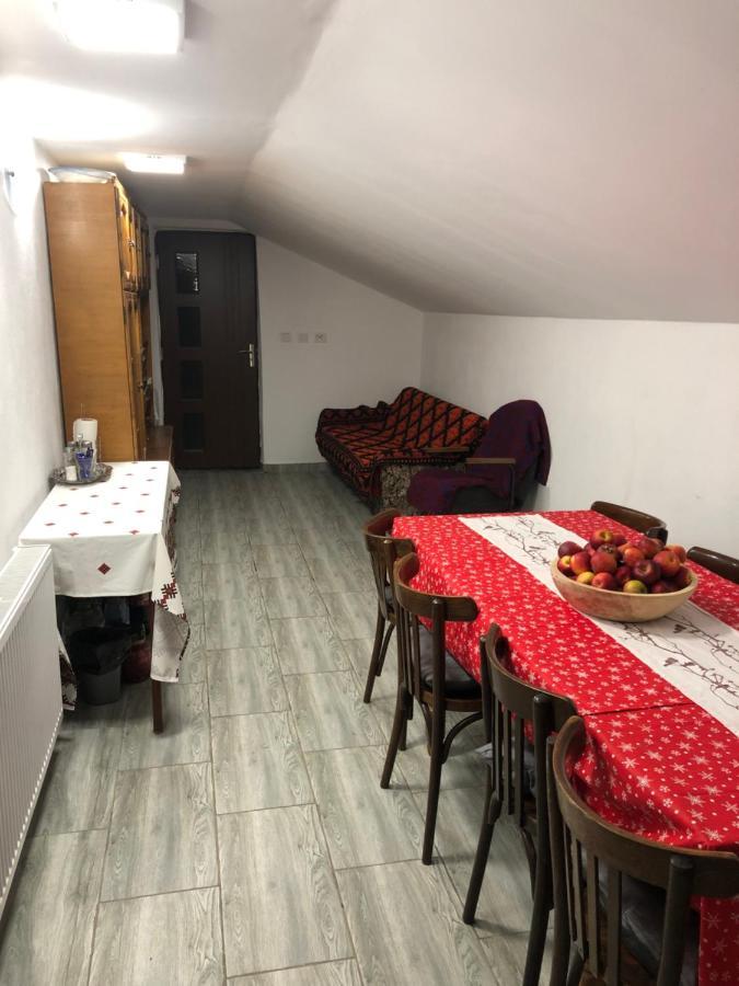 Casuta Bunicilor Isverna Hotel Buitenkant foto