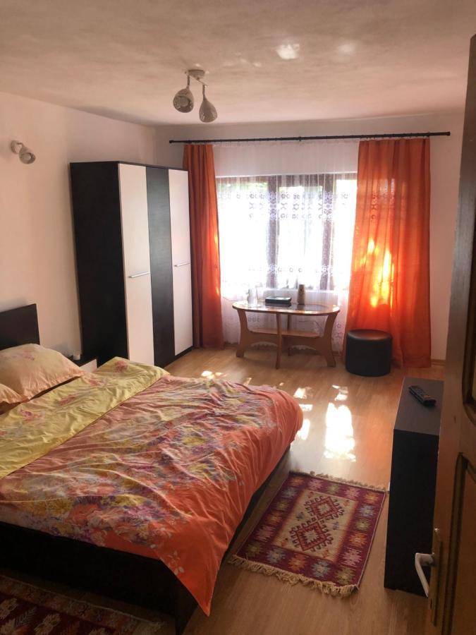 Casuta Bunicilor Isverna Hotel Buitenkant foto